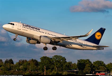 D AIUT Lufthansa Airbus A320 214 WL Photo By Niclas Rebbelmund