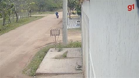 Motociclistas se chocam em cruzamento em Ladário MS e são levados