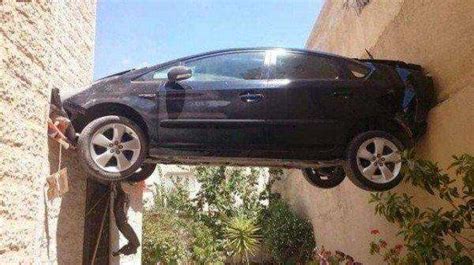 Weird Car Crashes (15 pics)