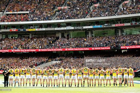 Richmond players line up for the national anthem before the 2017 AFL ...