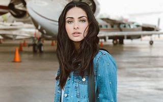 Renata Notni posó en mini bikini e impactó a todos con su figura Fama