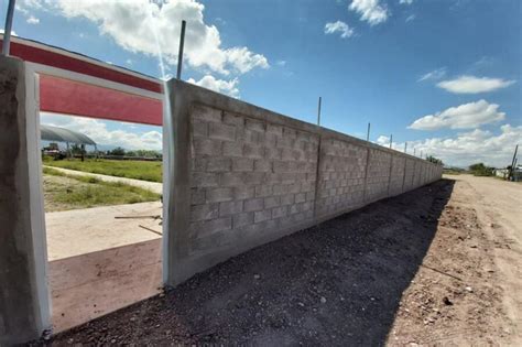 Concluyen construcción de barda perimetral en escuela ganadora del