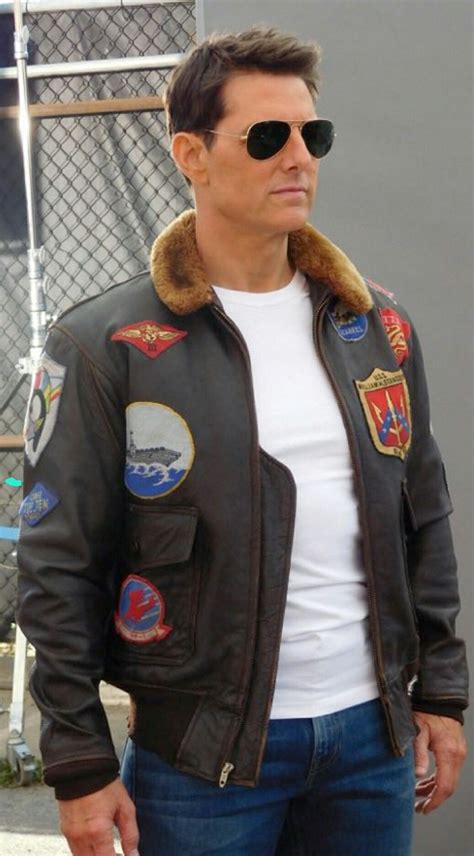 Joe biden takes style cues from top gun as he sports aviators when he ...