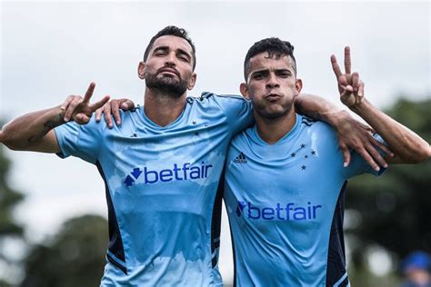 Novo Atacante Chega Ao Cruzeiro Para Refor Ar O Elenco Em