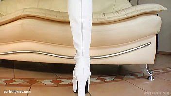 Lala Follada Por El Culo Por Los Chicos De Ass Traffic En Una Escena De