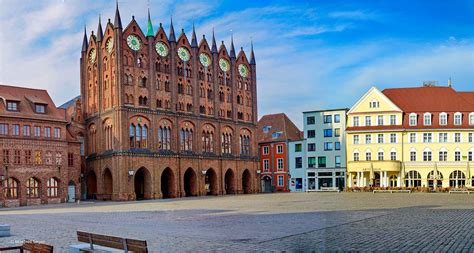 Stralsund Der Alte Markt Mit Rathaus Foto And Bild Fotos City