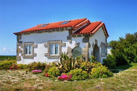 Casa Portuguesa Tradicional Foto De Stock Imagem De Pedra Ensolarado