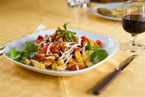 Gnocchi Con Pomodorini Salsiccia E Caprino Guida Turistica Del Matese