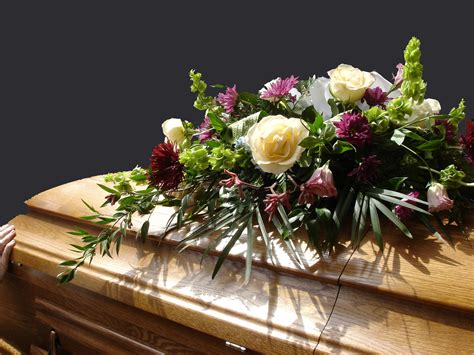 Funeral Flowers A Way To Show Condolences Sympathy Flowers Bouquet