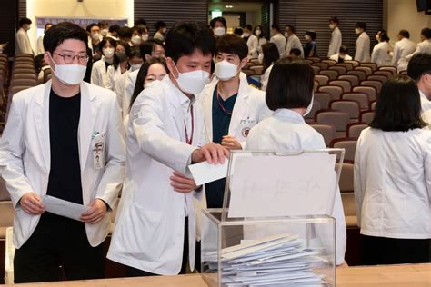 Senior Doctors In South Korea To Submit Resignations Deepening Dispute