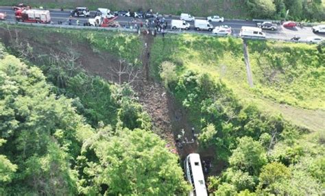 ¡tragedia Volcadura De Autobús En Nayarit Deja 17 Muertos Y 22 Heridos