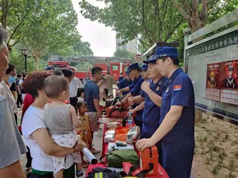 大兴区消防救援支队开展消防安全进社区宣传活动居民