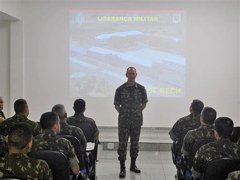 PALESTRA SOBRE LIDERANÇA MILITAR