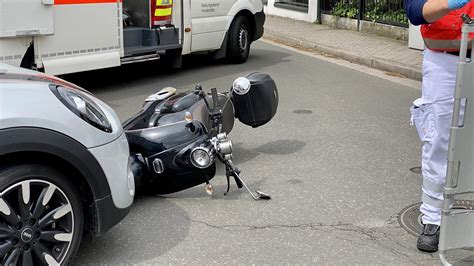 Mannheim T Dlicher Verkehrsunfall Zwischen Pkw Und Vespa Mannheim