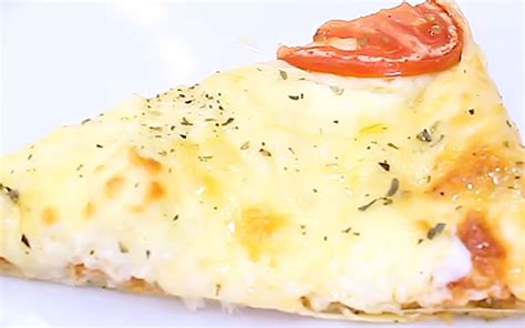 Receita de Pizza de Tapioca Super Rápida e Fácil Mesa e Sabor