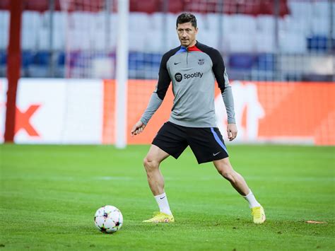 Robert Lewandowski Wr Ci Do Monachium Sk Ady Na Mecz Fc Barcelona