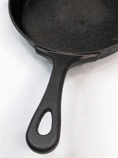 Pioneer Woman Cast Iron Skillet 8 Inch Pan W 2 Pour Spouts And Hang Hold Ebay