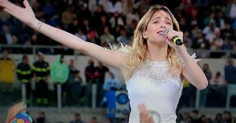 Martina Stoessel Cantó En El Partido Por La Paz En El Estadio Olímpico