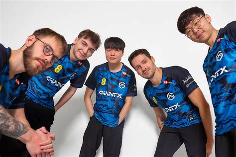 ESports Giantx Presenta Su Nueva Camiseta Azul Y Negra Como Imagen De