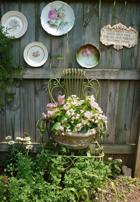 Best Vintage Garden Decor Ideas And Designs For