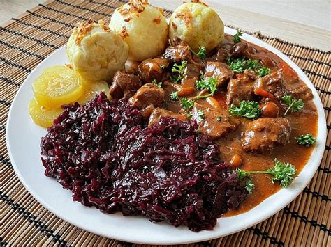 Hirschgulasch nach Omas Rezept Über 35 Bewertungen und für vorzüglich