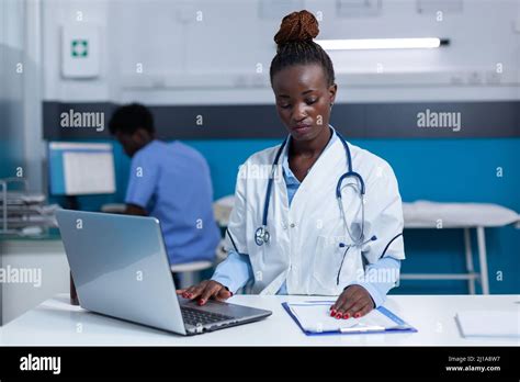 Informes medicos clinicos fotografías e imágenes de alta resolución Alamy