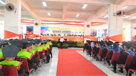 UNM GELAR WISUDA PERIODE JUNI REKTOR ALUMNI BANTU WISUDAWAN DI DUNIA