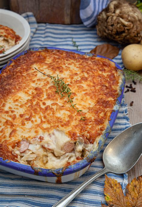 Ovenschotel Met Knolselderij Aardappel Rookworst En Kaas