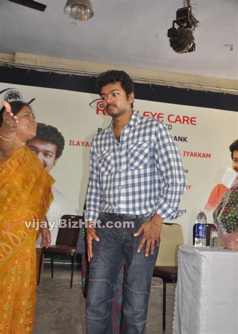 Vijay Birthday Celebration With Fans stills (33) – BizHat.com