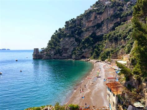 Positano La Spiaggia Di Fornillo E Le Torri Di Avvistamento Amalfi