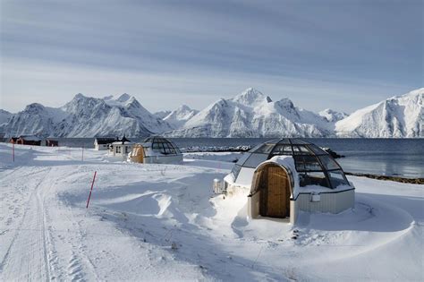 Glass igloo hotel near Tromsø - Lyngen North