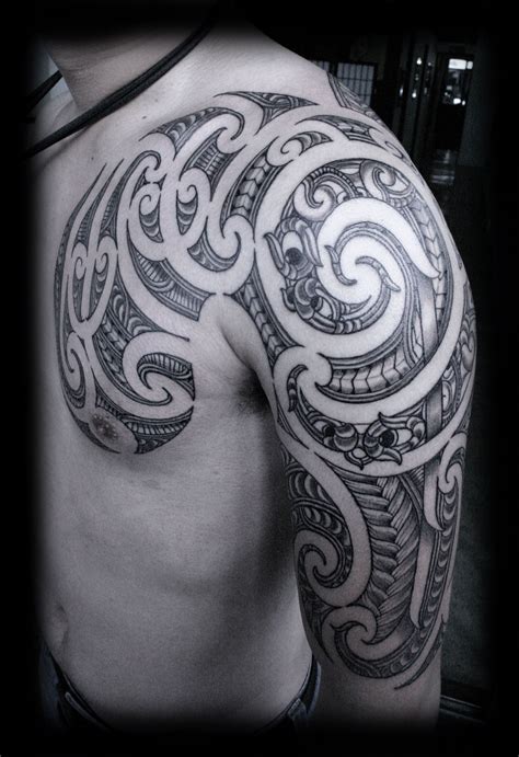 Otautahi tattoo work by Mike Sokolich Left Arm Tattoos, Body Tattoos, Arm Band Tattoo, Hand ...