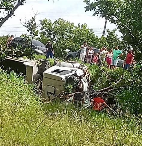 Duas pessoas morrem em colisão entre carros e caminhão na BR 316 em