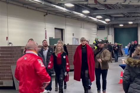 WATCH: Taylor Swift, Brittany Mahomes fly private to Lambeau Field for ...