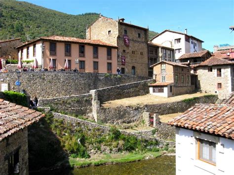 Vista De La Torre De Orejón De La Lama Potes Cantabria