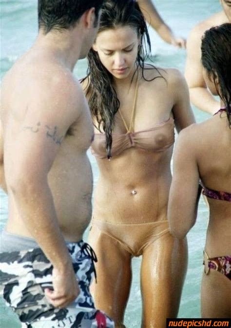 Jessica Alba Naked Cameltoe On Beach Nude Bikini Tits Nude Pics HD