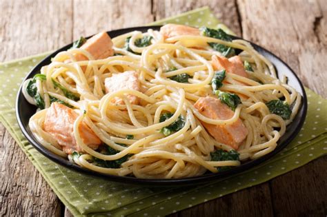 Spaghetti Mit Lachs Und Spinat In Sahneso E Rezept Lachs Spaghetti