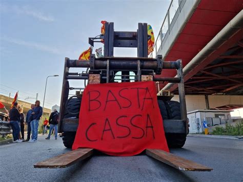 FOTO VIDEO A Genova I Lavoratori Dell Ex Ilva In Sciopero Per 24