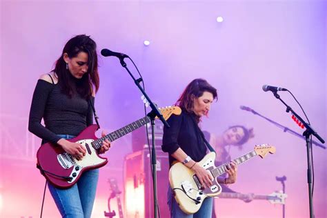 Report Reveals 50% Of New Guitar Players Are Now Women