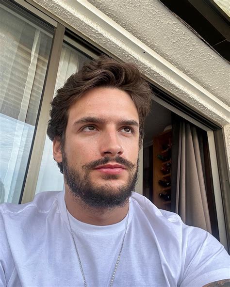 Ator pornô Samuel Hodecker dá pausa nos filmes para cuidar da saúde mental