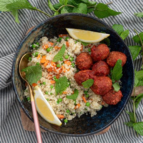 Marokkaanse Vega Balletjes In Harissasaus Met Quinoa Jumbo