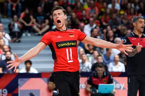 Bilderstrecke Zu Volleyball Kapit N Lukas Kampa Ehrenamtlich F R