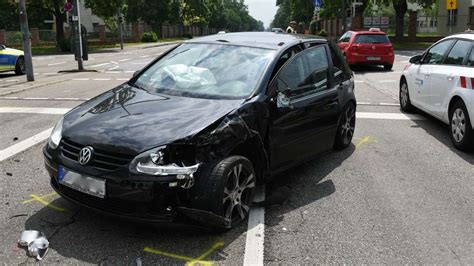 Heidelberg Verletzte Bei Einem Unfall An Der Einm Ndung R Merstra E