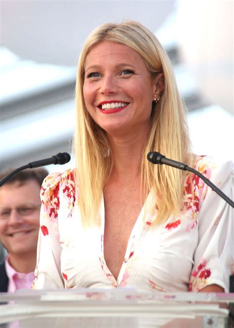 Gwyneth Paltrow Summer Style - Pink-Sunset Cocktail Party in ...