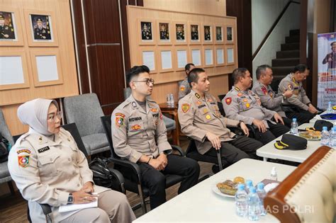 Kapolda Malut Menerima Kunjungan Peserta Praktek Kerja Dalam Negeri