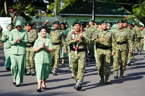 Lepas Sambut Pangdivif 2 Kostrad Dari Mayjen TNI Syafrial P S C M Tr