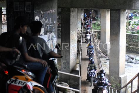 Jembatan Alternatif Menuju Jalur Puncak Bogor Antara Foto