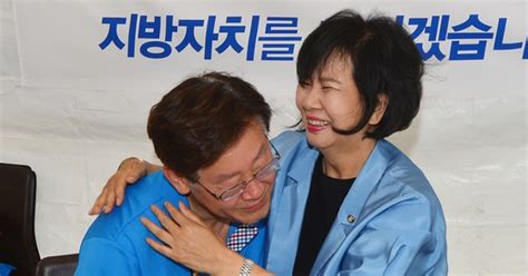 이재명 단식농성장 찾은 손혜원 의원