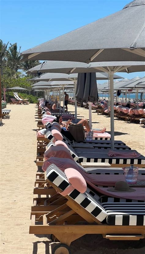 6 Hot Sexy Dalia Cromwell Bikini Pics