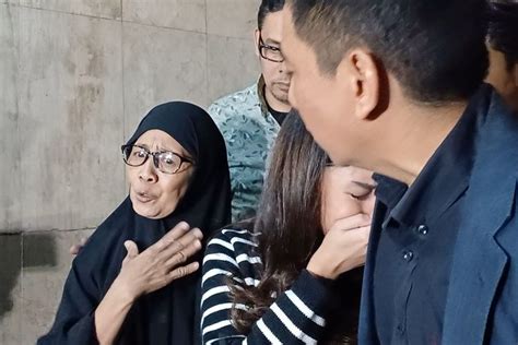 Foto Ibu Tamara Tyasmara Yudha Arfandi Minta Ke Saya Untuk Jadi